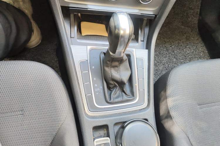 Used Volkswagen Golf 2014 1.4TSI Automatic Comfort Model Gear Lever