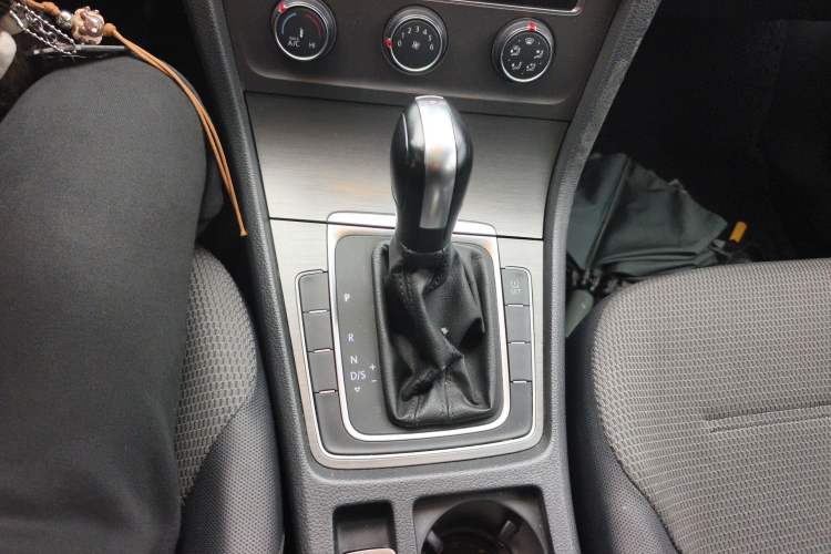 Used Volkswagen Golf 2014 1.4TSI Automatic Comfort Model Gear Lever