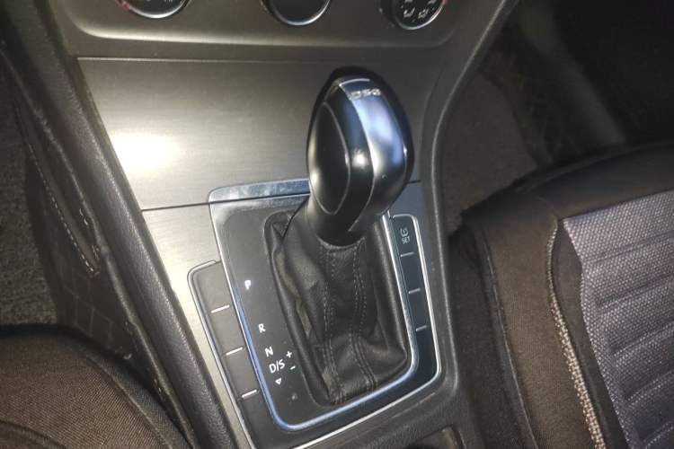 Used Volkswagen Golf 2014 1.4TSI Automatic Comfort Model Gear Lever