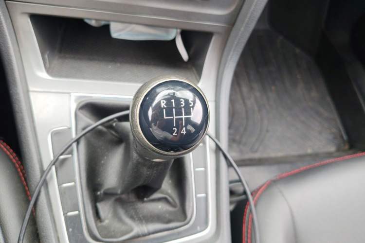 Used Volkswagen Golf 2014 1.6L Manual Fashion Edition Gear Lever