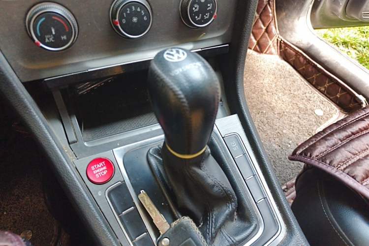 Used Volkswagen Golf 2014 1.4TSI Automatic Luxury Model Gear Lever