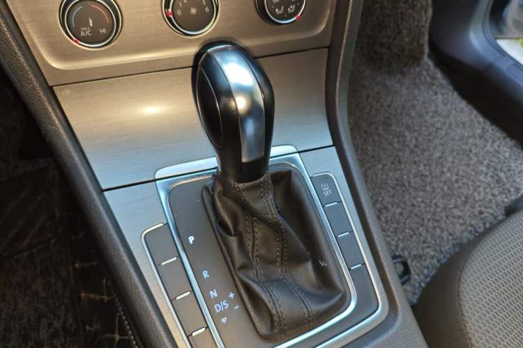 Used Volkswagen Golf 2014 1.6L Automatic Comfort Model Gear Lever