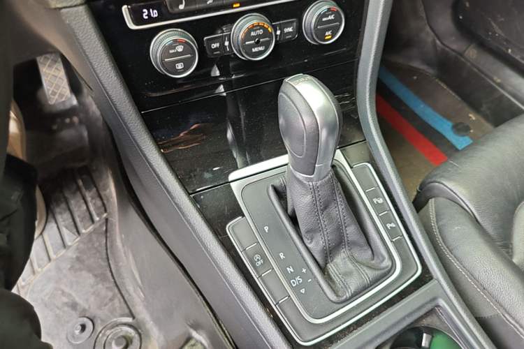 Used Volkswagen Golf 2014 1.4TSI Luxury Travel Edition Gear Lever