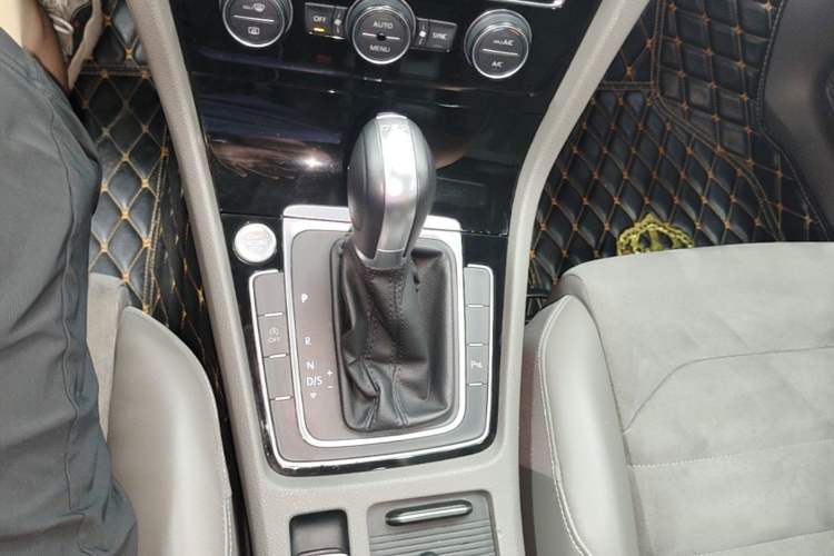 Used Volkswagen Golf 2014 1.4TSI Automatic Flagship Model Gear Lever