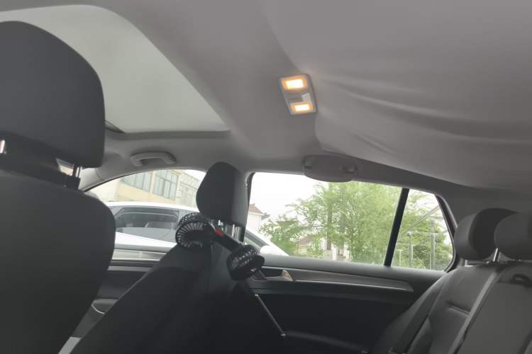 Used Volkswagen Golf 2014 1.4TSI Automatic Comfort Model Headliner