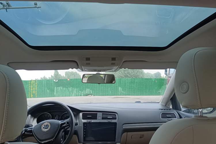 Used Volkswagen Golf 2014 1.4TSI Automatic Comfort Model Headliner