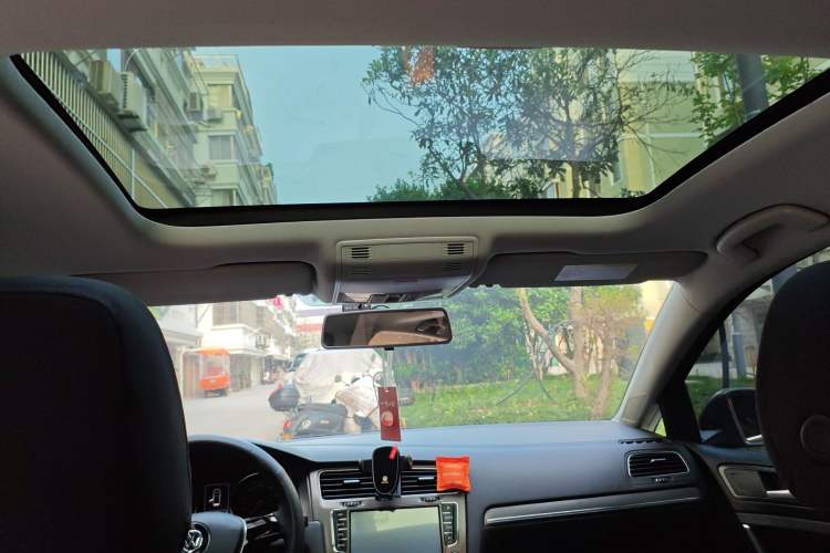 Used Volkswagen Golf 2014 1.6L Automatic Comfort Model Headliner