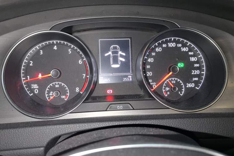 Used Volkswagen Golf 2014 1.6L Automatic Comfort Model Instrument Cluster