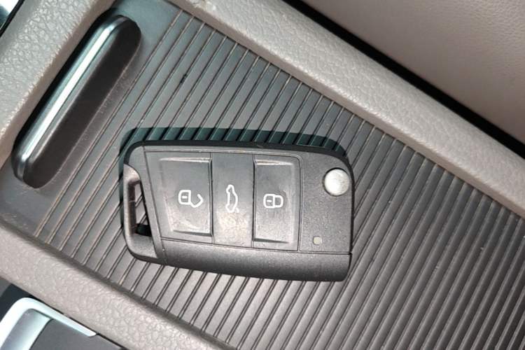 Used Volkswagen Golf 2014 1.4TSI Automatic Flagship Model Interior 1