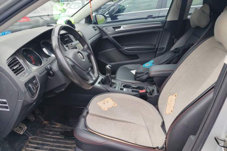 Used Volkswagen Golf 2014 1.6L Manual Fashion Edition Left Front Seat