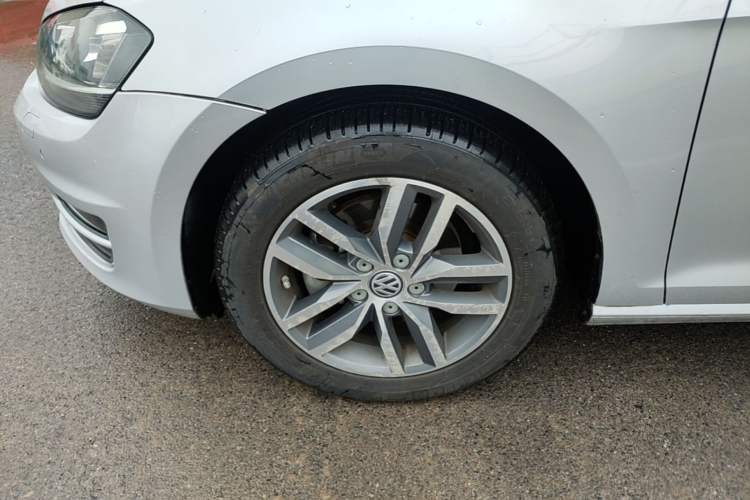 Used Volkswagen Golf 2014 1.4TSI Automatic Flagship Model Left Front Wheel Hub