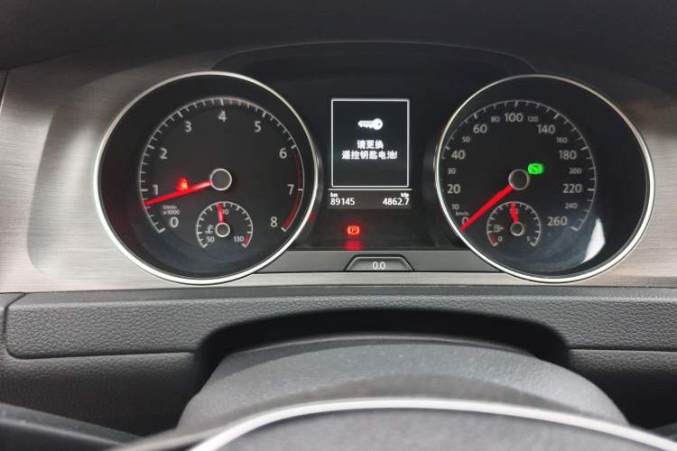 Used Volkswagen Golf 2014 1.4TSI Automatic Comfort Model Odometer Close Up