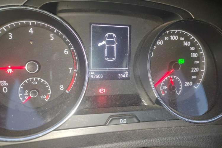 Used Volkswagen Golf 2014 1.4TSI Automatic Comfort Model Odometer Close Up