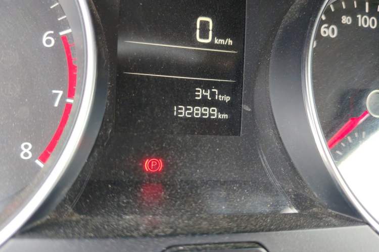 Used Volkswagen Golf 2014 1.6L Manual Fashion Edition Odometer Close Up
