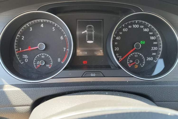 Used Volkswagen Golf 2014 1.4TSI Automatic Luxury Model Odometer Close Up