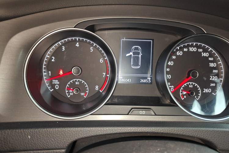 Used Volkswagen Golf 2014 1.4TSI Automatic Luxury Model Odometer Close Up
