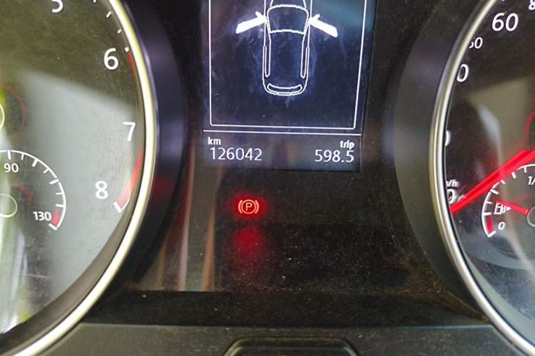 Used Volkswagen Golf 2014 1.4TSI Automatic Luxury Model Odometer Close Up