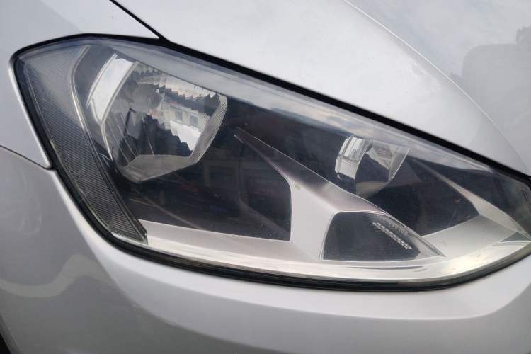 Used Volkswagen Golf 2014 1.6L Manual Fashion Edition Right Front Headlight