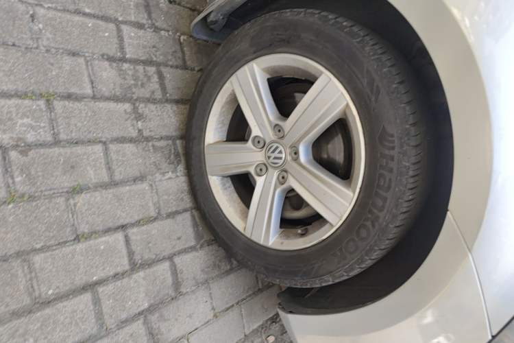 Used Volkswagen Golf 2014 1.4TSI Automatic Comfort Model Right Front Wheel Hub