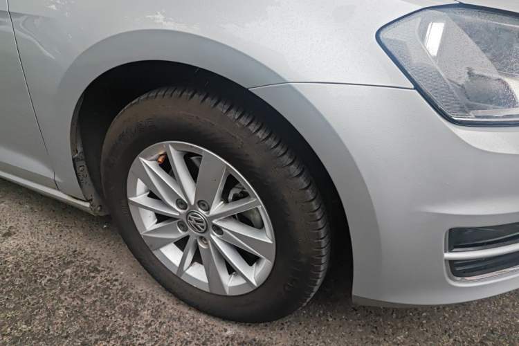 Used Volkswagen Golf 2014 1.6L Automatic Fashion Model Right Front Wheel Hub
