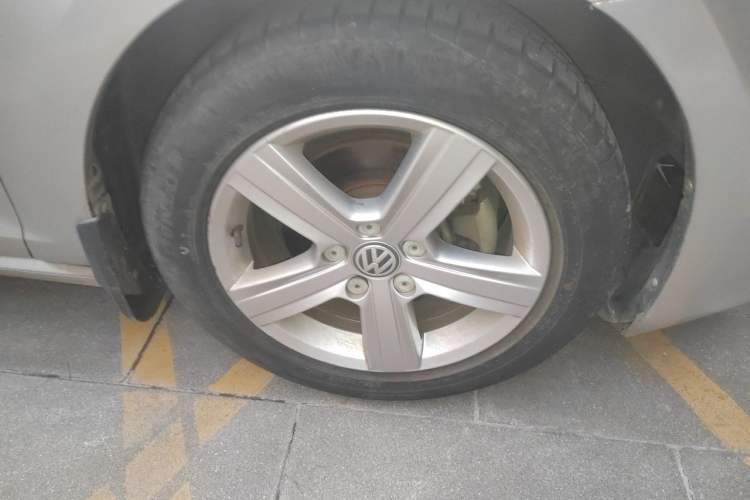 Used Volkswagen Golf 2014 1.4TSI Automatic Comfort Model Right Front Wheel Hub