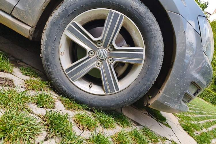 Used Volkswagen Golf 2014 1.4TSI Automatic Luxury Model Right Front Wheel Hub