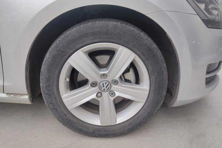 Used Volkswagen Golf 2014 1.4TSI Automatic Comfort Model Right Front Wheel Hub