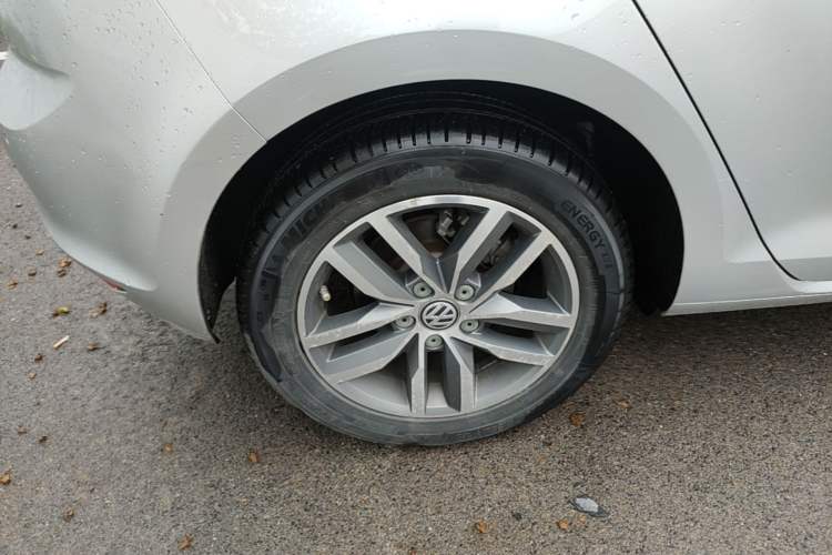 Used Volkswagen Golf 2014 1.4TSI Automatic Flagship Model Right Rear Wheel Hub