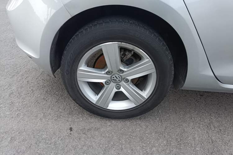Used Volkswagen Golf 2014 1.4TSI Automatic Comfort Model Right Rear Wheel Hub