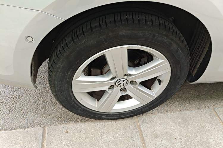 Used Volkswagen Golf 2014 1.4TSI Luxury Travel Edition Right Rear Wheel Hub