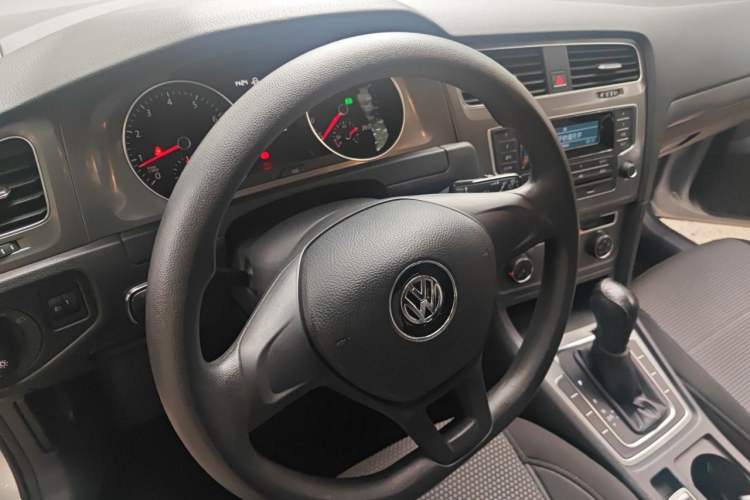 Used Volkswagen Golf 2014 1.6L Automatic Fashion Model Steering Wheel
