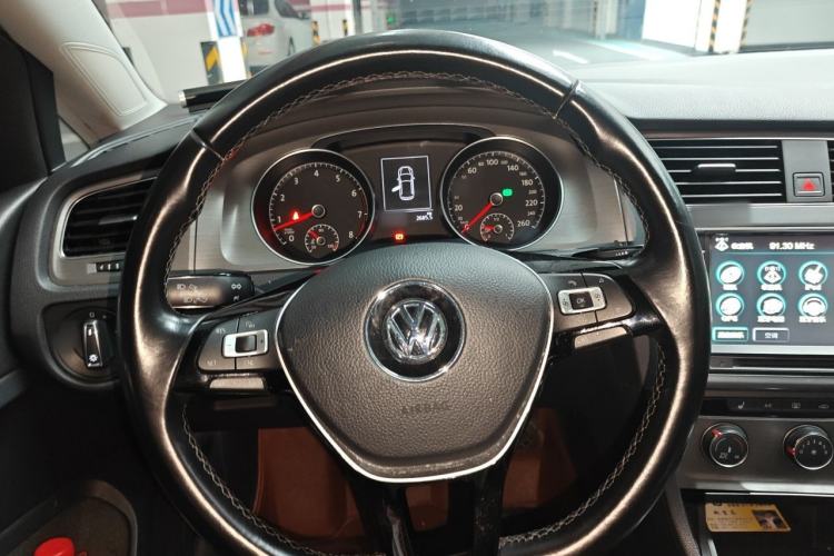 Used Volkswagen Golf 2014 1.4TSI Automatic Luxury Model Steering Wheel