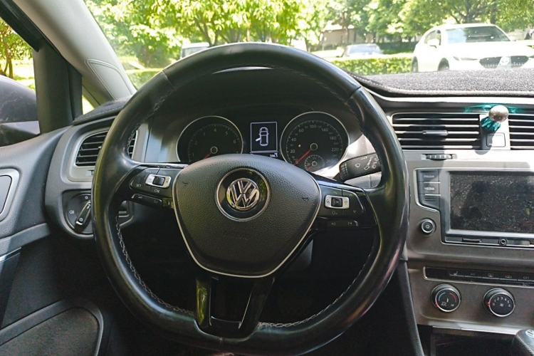 Used Volkswagen Golf 2014 1.4TSI Automatic Luxury Model Steering Wheel