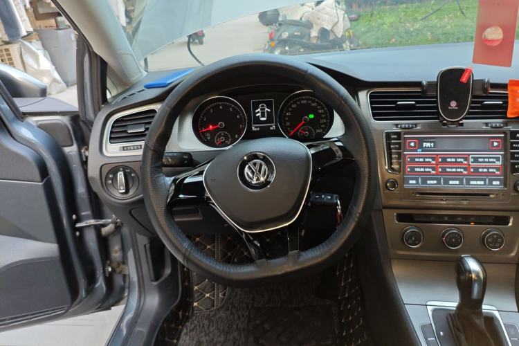 Used Volkswagen Golf 2014 1.6L Automatic Comfort Model Steering Wheel