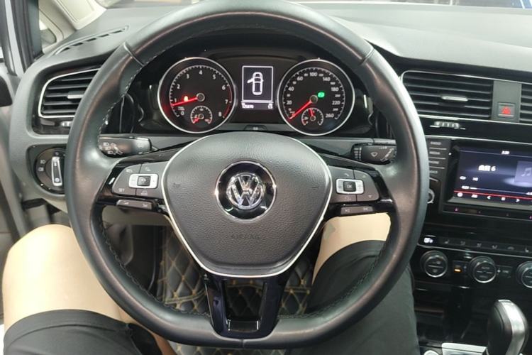 Used Volkswagen Golf 2014 1.4TSI Automatic Flagship Model Steering Wheel