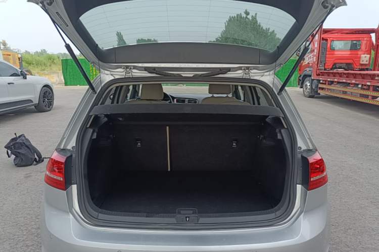 Used Volkswagen Golf 2014 1.4TSI Automatic Comfort Model Trunk
