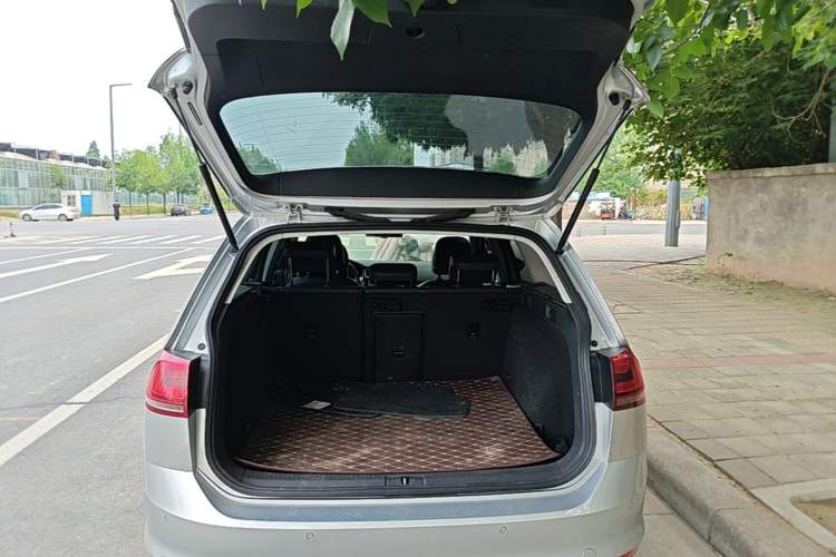 Used Volkswagen Golf 2014 1.4TSI Luxury Travel Edition Trunk