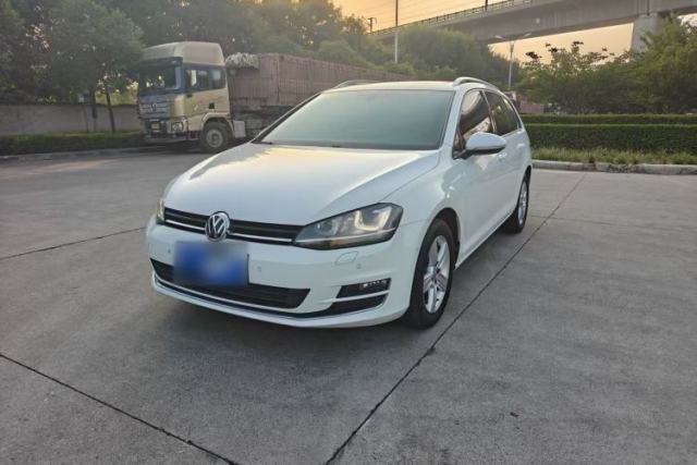 Ojetý Volkswagen Golf 2014 1.4TSI Luxury Travel Edition