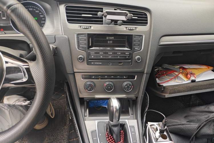 Used Volkswagen Golf 2014 1.6L Automatic Comfort Model Audio And AC Panel