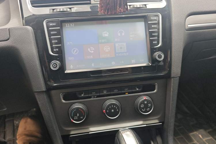 Used Volkswagen Golf 2014 1.4TSI Automatic Luxury Model Audio And AC Panel