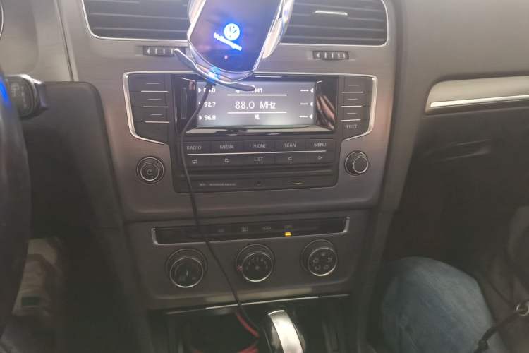Used Volkswagen Golf 2014 1.6L Automatic Comfort Model Audio And AC Panel