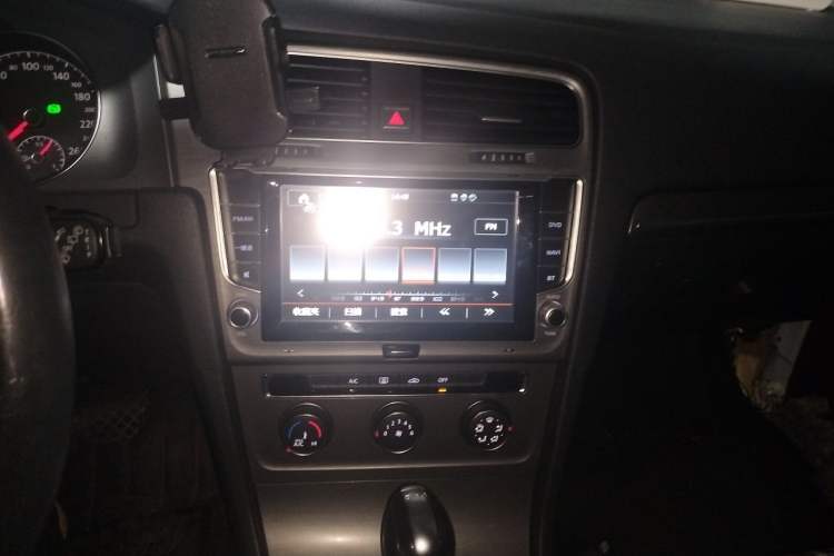 Used Volkswagen Golf 2014 1.4TSI Automatic Comfort Model Audio And AC Panel