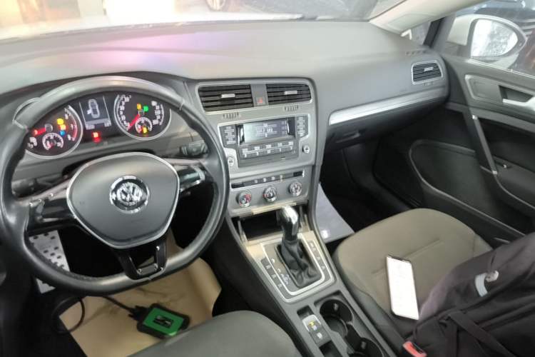 Used Volkswagen Golf 2014 1.4TSI Automatic Comfort Model Audio And AC Panel