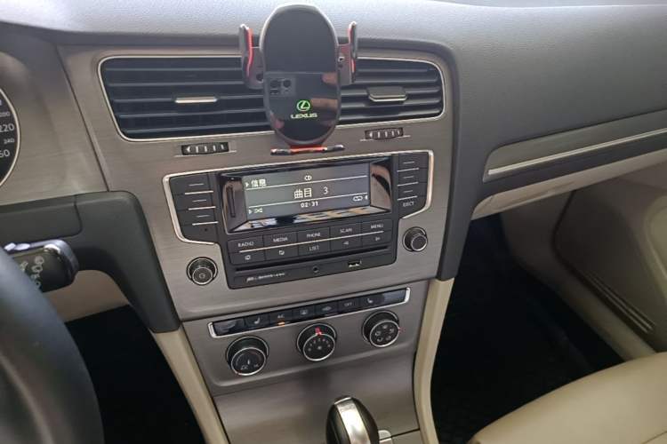Used Volkswagen Golf 2014 1.4TSI Automatic Luxury Model Audio And AC Panel