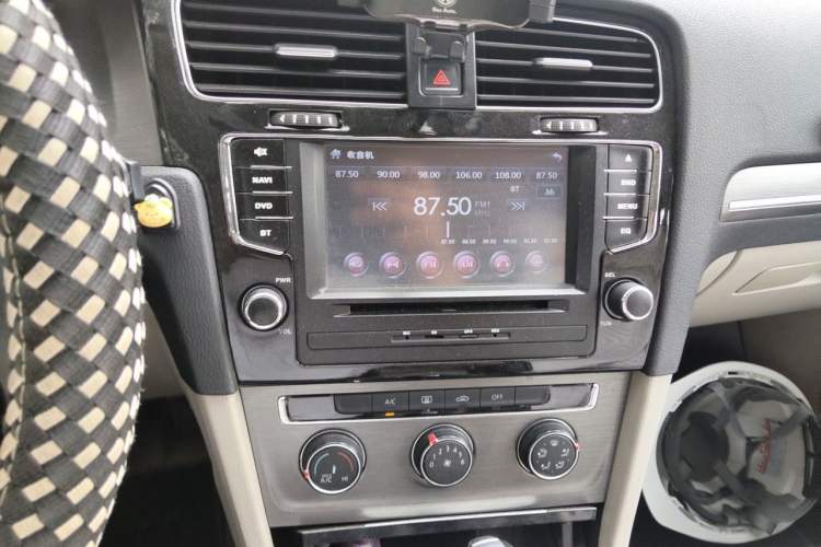 Used Volkswagen Golf 2014 1.4TSI Automatic Comfort Model Audio And AC Panel
