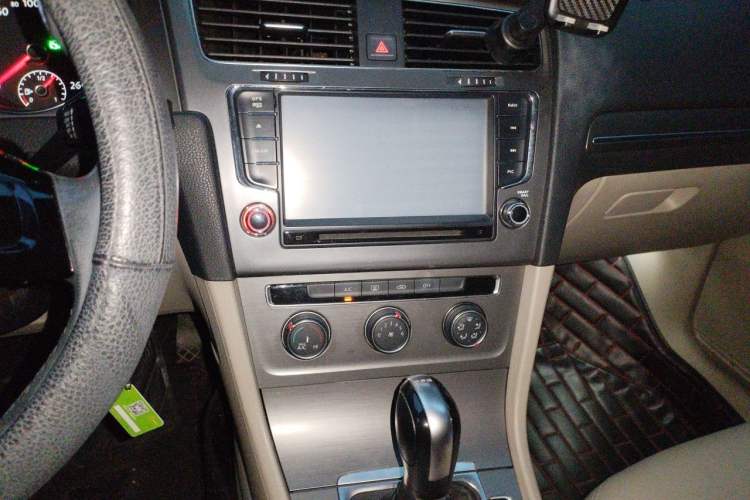 Used Volkswagen Golf 2014 1.4TSI Automatic Comfort Model Audio And AC Panel