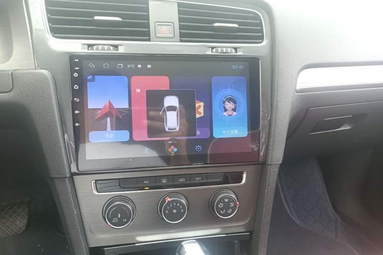 Used Volkswagen Golf 2014 1.4TSI Automatic Comfort Model Audio And AC Panel
