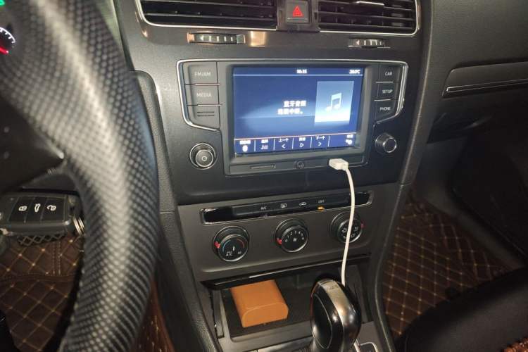Used Volkswagen Golf 2014 1.4TSI Automatic Comfort Model Audio And AC Panel