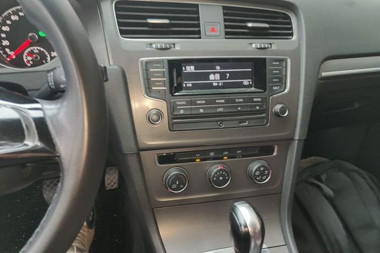 Used Volkswagen Golf 2014 1.4TSI Automatic Comfort Model Audio And AC Panel