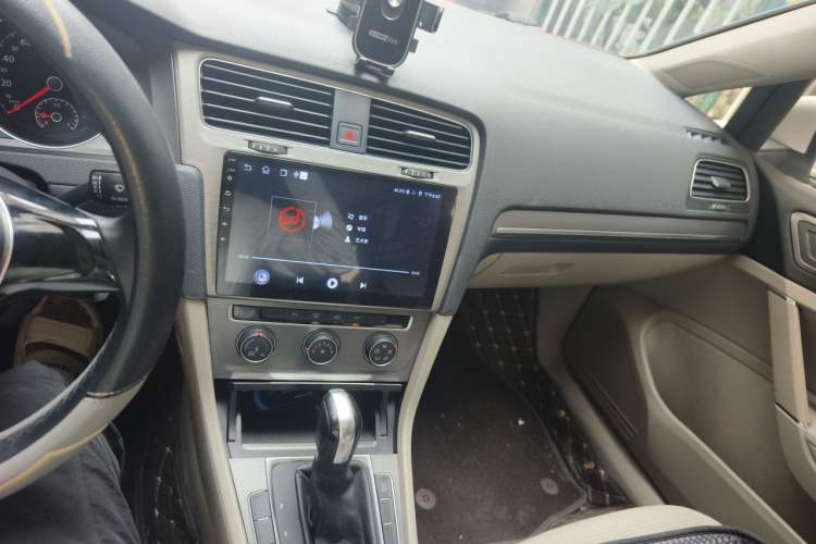 Used Volkswagen Golf 2014 1.4TSI Automatic Comfort Model Audio And AC Panel